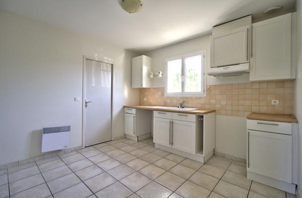 CASTELCULIER - Maison de plain-pied de 94m² avec 3 chambres, garage et jardin de 545m²