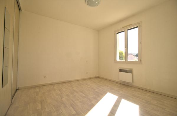 CASTELCULIER - Maison de plain-pied de 94m² avec 3 chambres, garage et jardin de 545m²