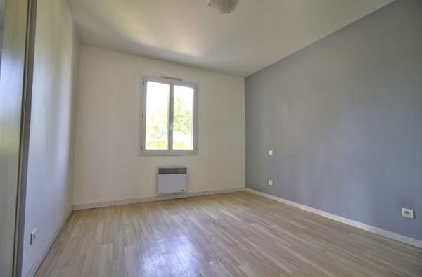 CASTELCULIER - Maison de plain-pied de 94m² avec 3 chambres, garage et jardin de 545m²