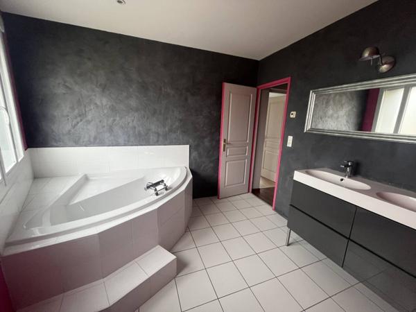 Appartement à louer 6 pièces de 250 m²