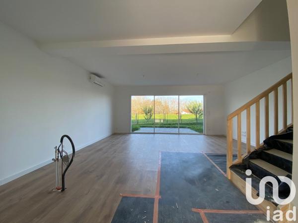 Pavillon 4 pièces de 93 m² à Ustaritz (64480)