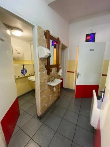 Fonds de commerce + Murs d'immeuble de 3 niveaux 800 m² à vendre SAINT PAUL (974), 2.680.000€