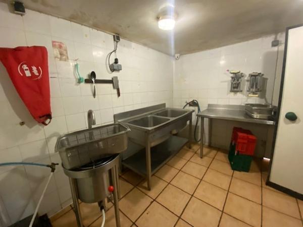 Fonds de commerce + Murs d'immeuble de 3 niveaux 800 m² à vendre SAINT PAUL (974), 2.680.000€