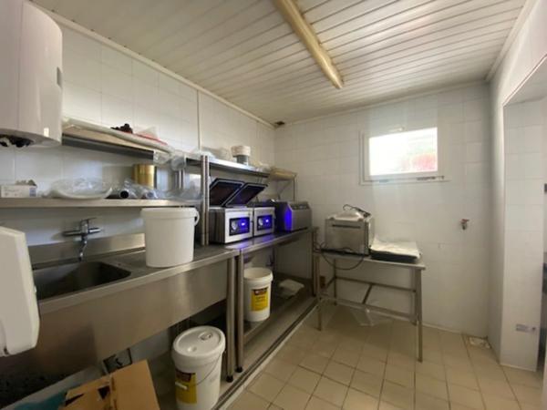 Fonds de commerce + Murs d'immeuble de 3 niveaux 800 m² à vendre SAINT PAUL (974), 2.680.000€