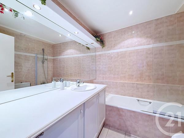 Appartement F4 à vendre  4 pièces - 105,64 m 2   VILLENEUVE LOUBET  - 06