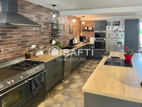 Corps de ferme restauré avec vue Pyrénées et gîte à Nérac (47)