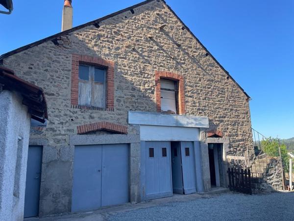 Maison de famille à très fort potentiel dans le centre du Mayet de Montagne