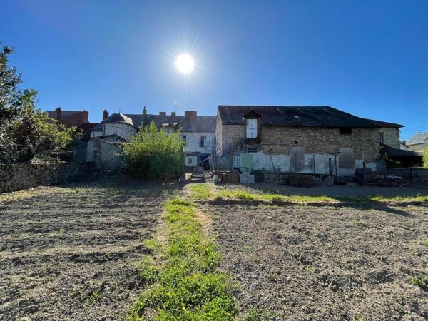 Maison de famille à très fort potentiel dans le centre du Mayet de Montagne