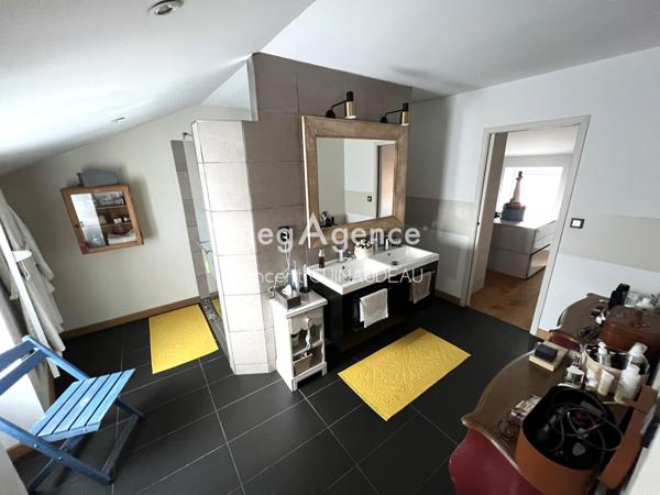 Maison à MORTAGNE-SUR-SEVRE, 85290 - 9 pièces 208m²