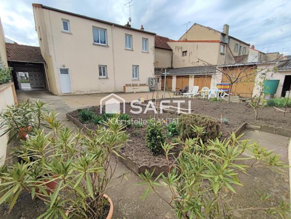 Maison composée de 2 logements F3, F4, terrain, garage.