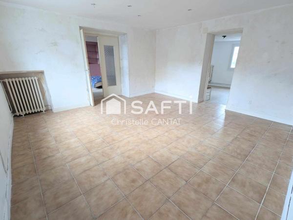 Maison composée de 2 logements F3, F4, terrain, garage.