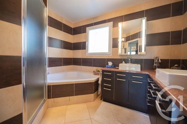 Maison à vendre  5 pièces - 163 m 2   LE LAVANDOU  - 83