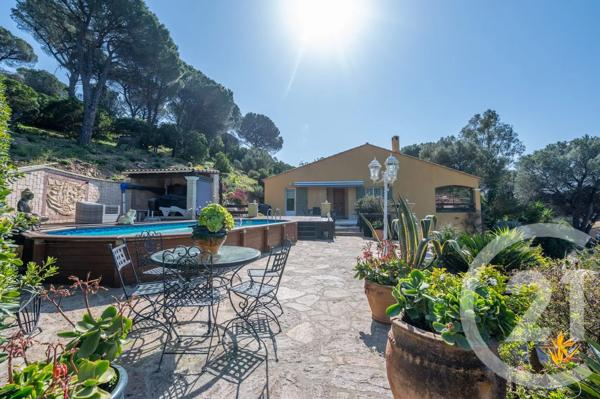 Maison à vendre  5 pièces - 163 m 2   LE LAVANDOU  - 83