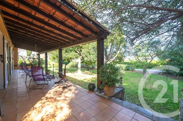 Maison à vendre  5 pièces - 163 m 2   LE LAVANDOU  - 83