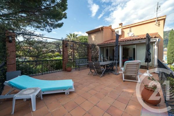 Maison à vendre  5 pièces - 163 m 2   LE LAVANDOU  - 83