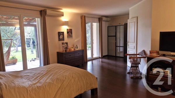 Maison à vendre  5 pièces - 163 m 2   LE LAVANDOU  - 83