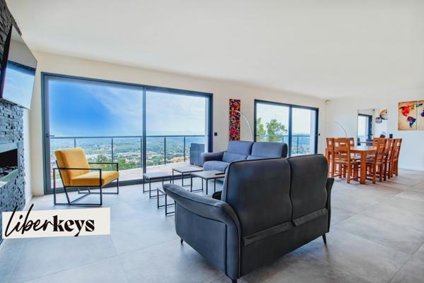 Villa contemporaine de 152m² - Draguignan (83) - Var - Vue exceptionnelle avec un grand terrain boisé en restanques