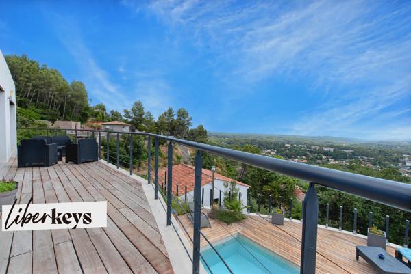 Villa contemporaine de 152m² - Draguignan (83) - Var - Vue exceptionnelle avec un grand terrain boisé en restanques