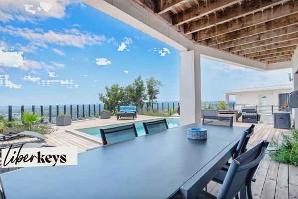 Villa contemporaine de 152m² - Draguignan (83) - Var - Vue exceptionnelle avec un grand terrain boisé en restanques