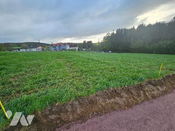 14104-2
A URIMENIL (88220) route d’Epinal
Un terrain à bâtir viabilisé