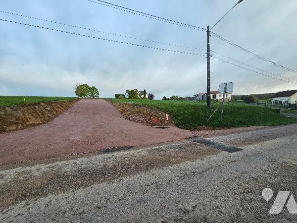 14104-2
A URIMENIL (88220) route d’Epinal
Un terrain à bâtir viabilisé