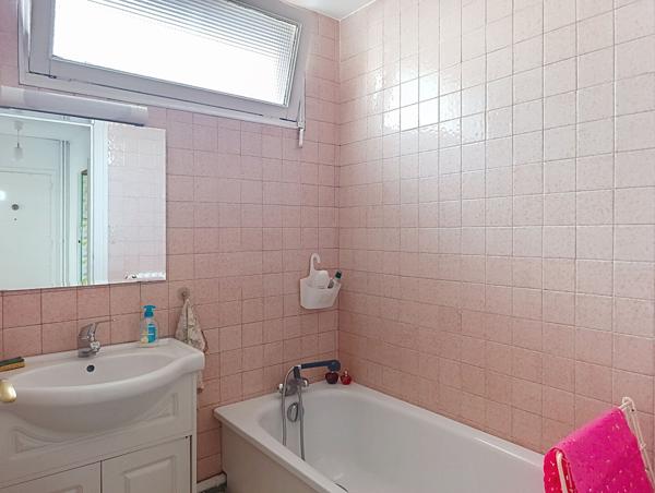 EXCLUSIVITÉ - SAINT-ÉTIENNE - T4 68,66 m² AVEC BALCON + LOGGIA - 3 CHAMBRES POSSIBLES - CAVE