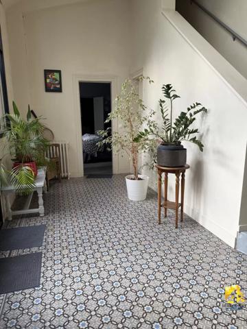 Maison - 17 pièces - 590 m²