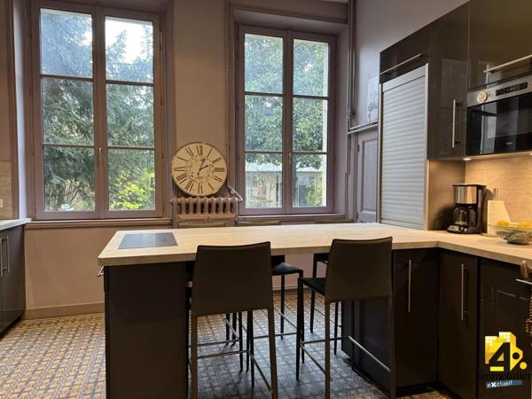 Maison - 17 pièces - 590 m²