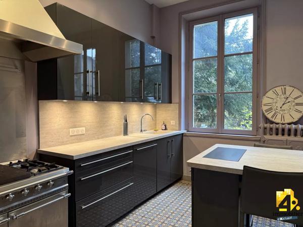 Maison - 17 pièces - 590 m²