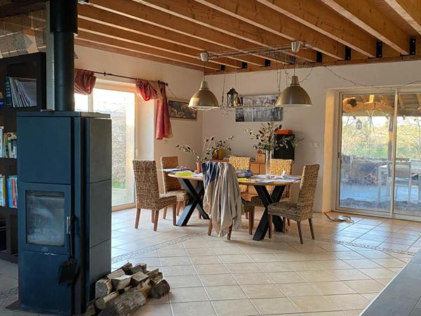 Belle maison ancienne rénovée de 259m² sur un terrain de plus de 2 hectares