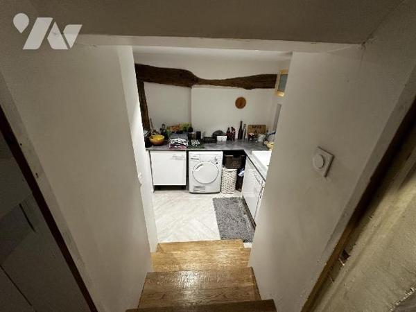 SAINT JULIEN DU SAULT - Maison d'habitation comprenant au rez-de-chaussée une entrée sur salle ...