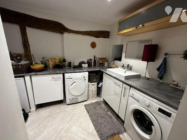 SAINT JULIEN DU SAULT - Maison d'habitation comprenant au rez-de-chaussée une entrée sur salle ...