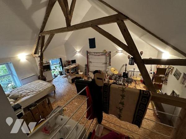 SAINT JULIEN DU SAULT - Maison d'habitation comprenant au rez-de-chaussée une entrée sur salle ...