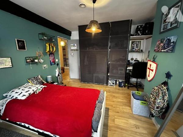 SAINT JULIEN DU SAULT - Maison d'habitation comprenant au rez-de-chaussée une entrée sur salle ...