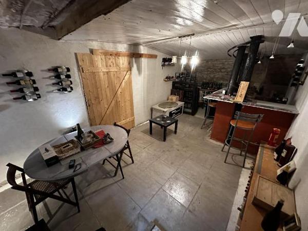 SAINT JULIEN DU SAULT - Maison d'habitation comprenant au rez-de-chaussée une entrée sur salle ...