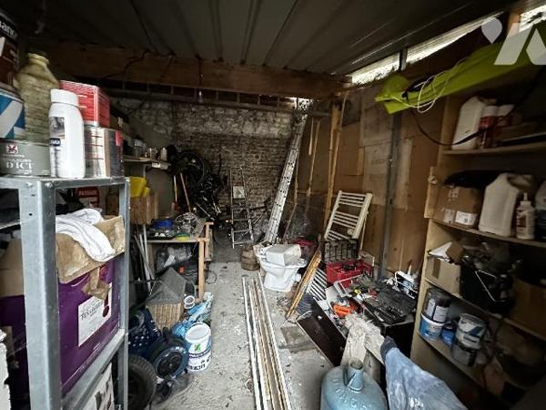 SAINT JULIEN DU SAULT - Maison d'habitation comprenant au rez-de-chaussée une entrée sur salle ...