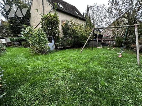 SAINT JULIEN DU SAULT - Maison d'habitation comprenant au rez-de-chaussée une entrée sur salle ...