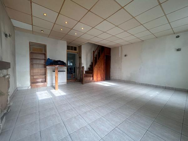 Ideal investisseur, maison a vendre à SAINT MEEN LE GRAND. Axe 164 ( Rennes / Loudéac.)