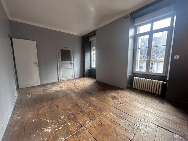 Ideal investisseur, maison a vendre à SAINT MEEN LE GRAND. Axe 164 ( Rennes / Loudéac.)