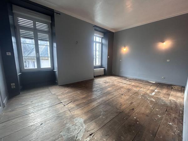 Ideal investisseur, maison a vendre à SAINT MEEN LE GRAND. Axe 164 ( Rennes / Loudéac.)