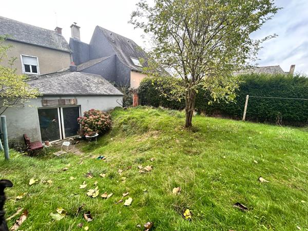 Ideal investisseur, maison a vendre à SAINT MEEN LE GRAND. Axe 164 ( Rennes / Loudéac.)