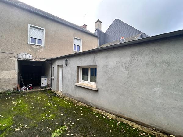 Ideal investisseur, maison a vendre à SAINT MEEN LE GRAND. Axe 164 ( Rennes / Loudéac.)