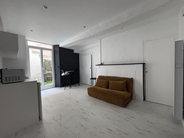 APPARTEMENT T2 AVEC PETITE COUR-SANS CHARGE DE COPROPRIETE Laval APPARTEMENT T2 AVEC PETITE COUR-SANS CHARGE DE COPROPRIETE Laval