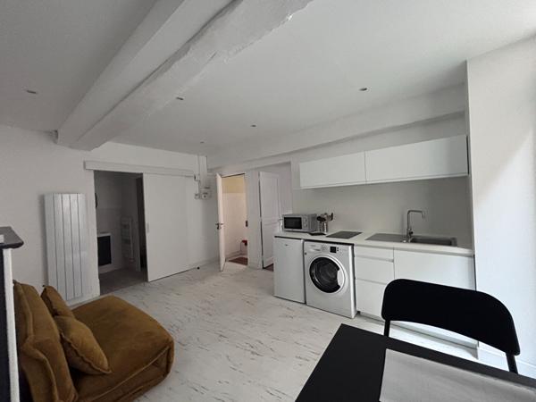 APPARTEMENT T2 AVEC PETITE COUR-SANS CHARGE DE COPROPRIETE Laval APPARTEMENT T2 AVEC PETITE COUR-SANS CHARGE DE COPROPRIETE Laval