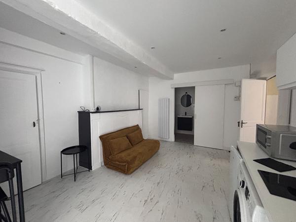 APPARTEMENT T2 AVEC PETITE COUR-SANS CHARGE DE COPROPRIETE Laval APPARTEMENT T2 AVEC PETITE COUR-SANS CHARGE DE COPROPRIETE Laval