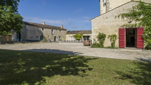 Château restauré au cœur de 93 hectares de nature préservée