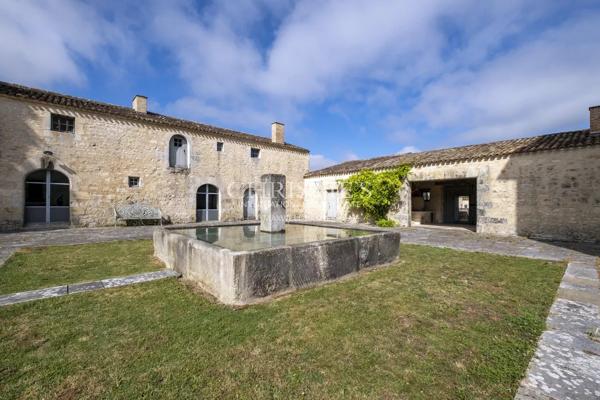 Château restauré au cœur de 93 hectares de nature préservée