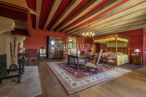 Château restauré au cœur de 93 hectares de nature préservée