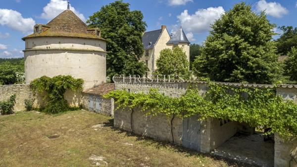 Château restauré au cœur de 93 hectares de nature préservée
