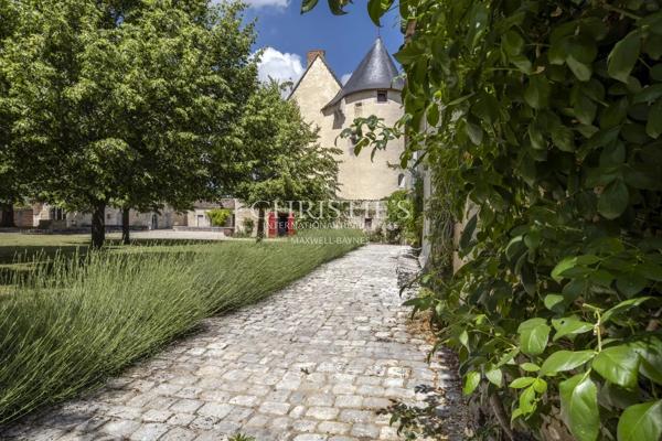 Château restauré au cœur de 93 hectares de nature préservée